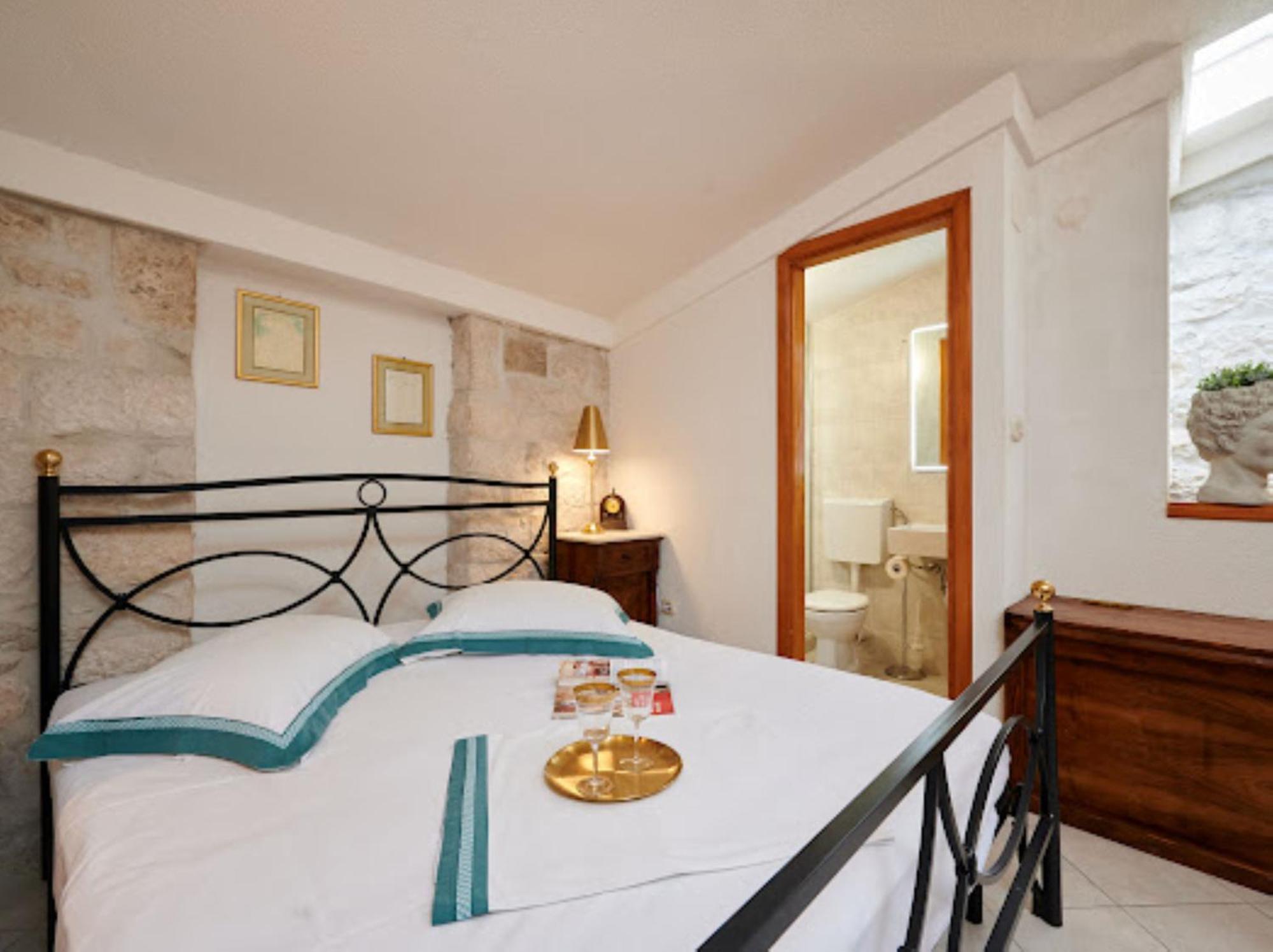 Guesthouse Ana Trogir Old Town Oda fotoğraf