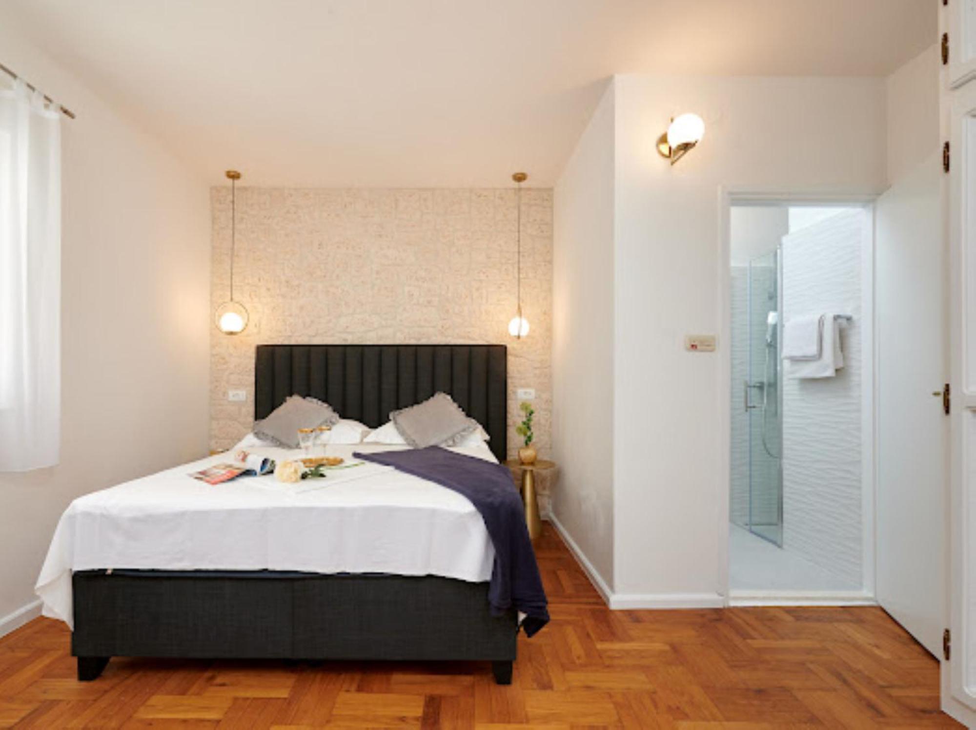 Guesthouse Ana Trogir Old Town Oda fotoğraf
