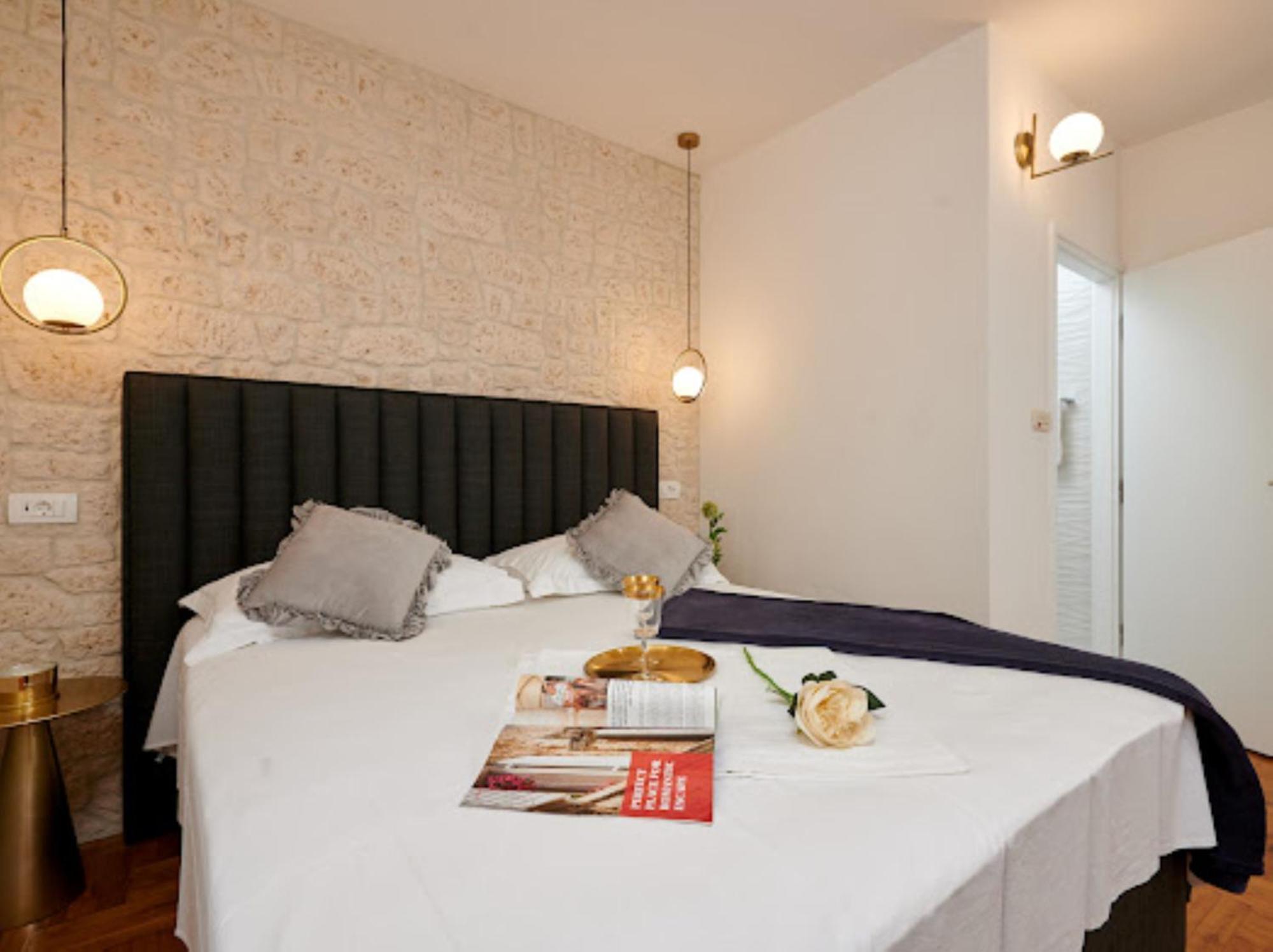 Guesthouse Ana Trogir Old Town Oda fotoğraf