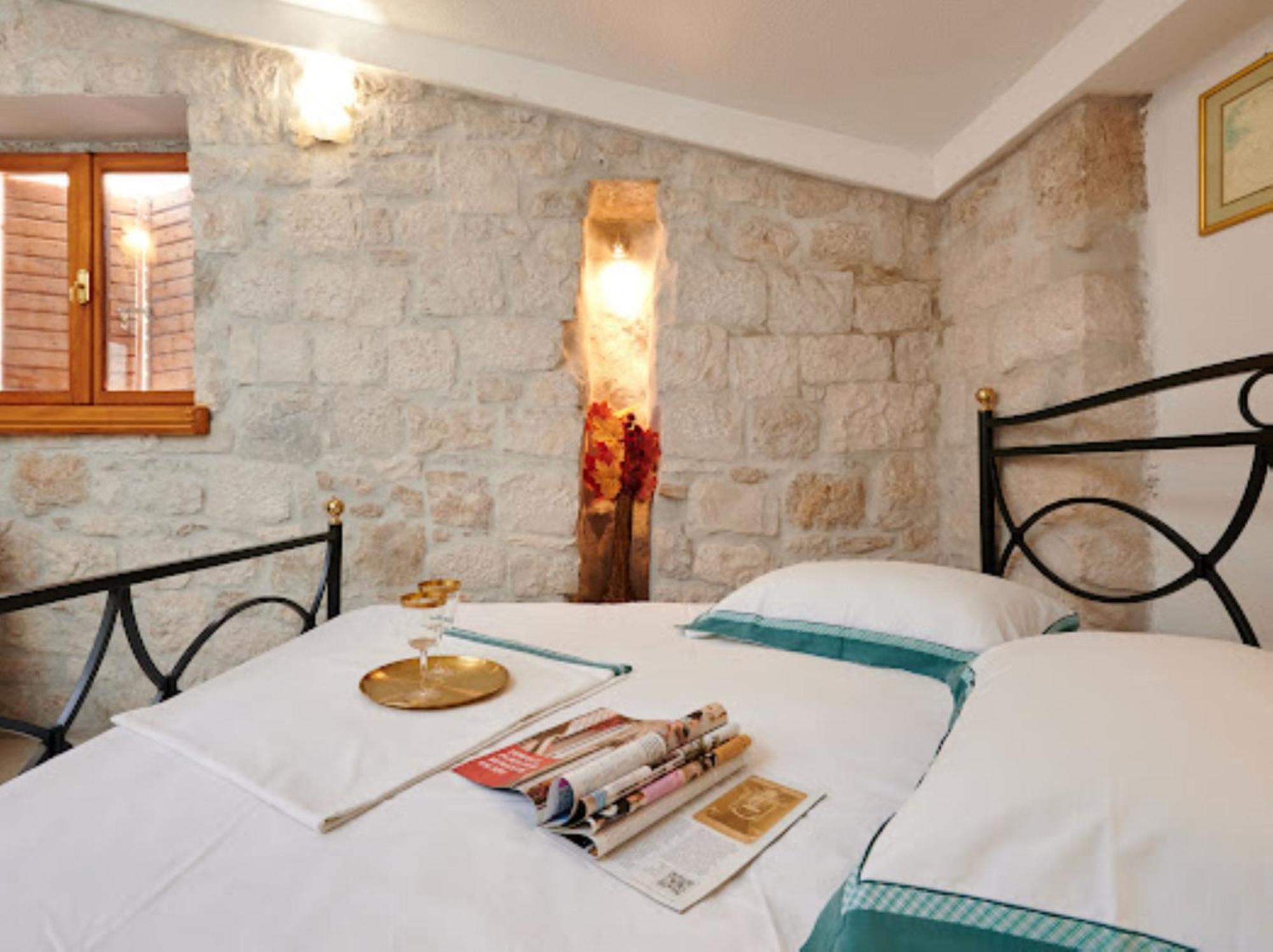 Guesthouse Ana Trogir Old Town Oda fotoğraf